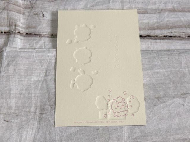 なんと背面にもかわいいアートが！