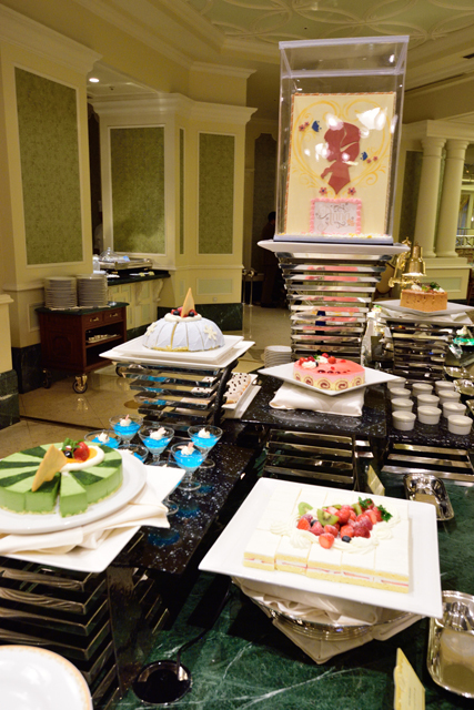 「アナとエルサのフローズンファンタジー」スペシャルブッフェ アナのディスプレイ ©Disney