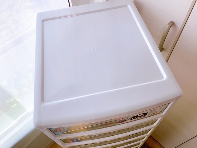 【アイリスオーヤマ スーパークリアチェスト SCE-1000】ブラウンはインテリアに馴染みやすい