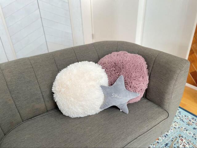 【ニトリ　モチモチクッション(ロングファー O IV)】ミニクッションも一緒に