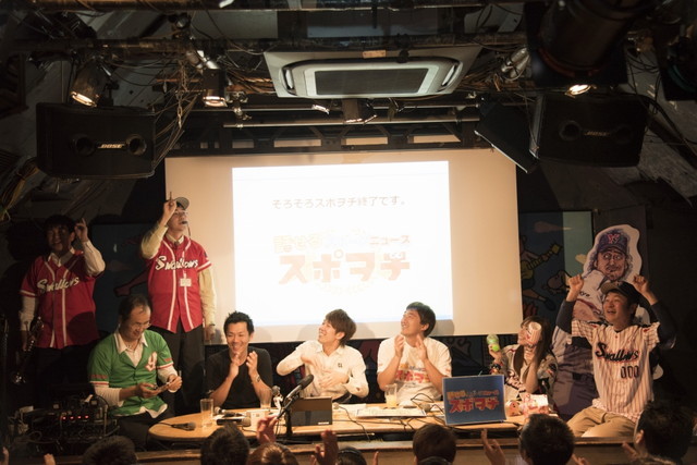 『プロ野球画報』イベント／球団私設応援団「ツバメ軍団」が、イベントの締めに全員を応援！