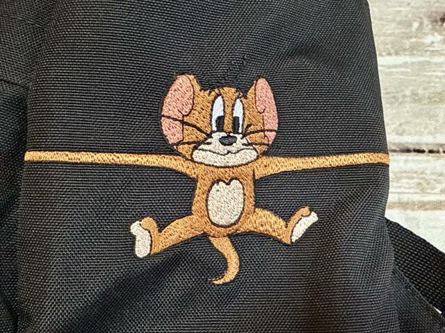 ビヨーンと手が伸びてしまったジェリー。コミカルな表情がなんとも愛らしいです…！