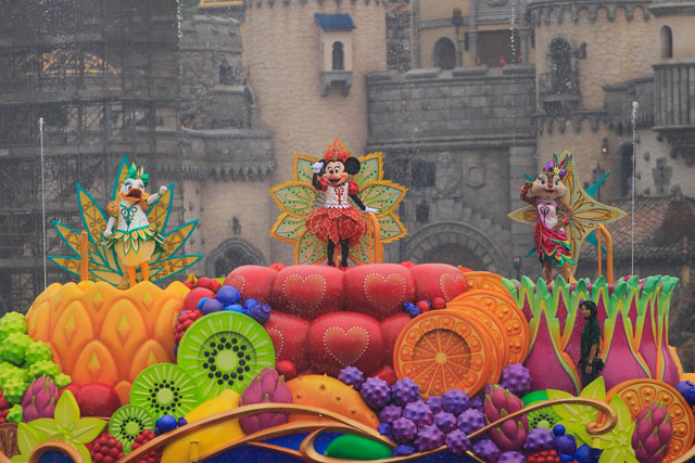 「ミニーのトロピカルスプラッシュ」／TDS「ディズニー・サマーフェスティバル」2015（撮影：YOSHI）