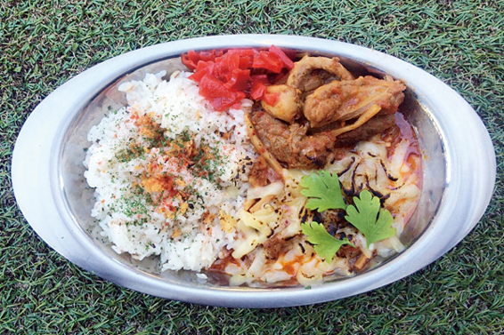 シモキタカレーZ（ARENA下北沢） 1300円、ハーフ700円