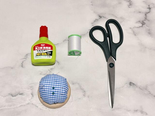 接着剤やハサミなどは自宅にあったものを活用