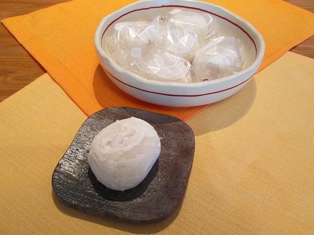 東京駅手みやげ：銀座甘楽　いちご大福　1個ショット