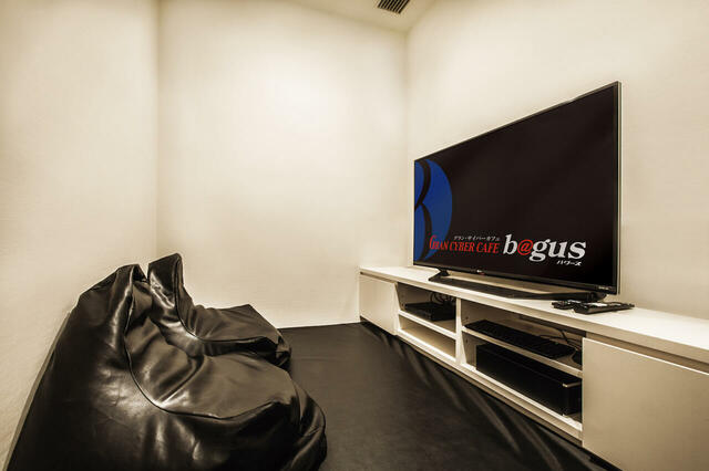 「完全防備の鍵付きシアタールーム完備」【【時間無制限】たった490円で“焼きたてセルフパンケーキ”が食べ放題！バグース池袋店でお得キャンペーン開催中】