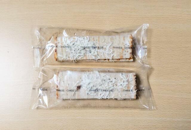 【コストコ Piz' wich ピザサンドウィッチ 1250g（125g×10個） 1758円】個包装されているため、冷凍庫でかさばりにくい