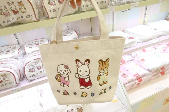 【シルバニアファミリー展40th】「サガラ刺繍 ランチトートバッグ」3,500円/めちゃかわなランチトートバッグを発見!