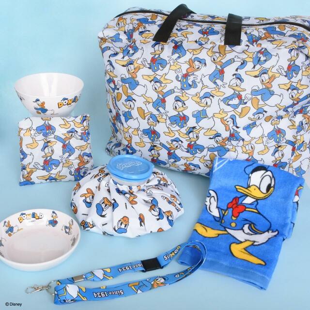 様々な表情が楽しめる総柄デザイン【キャンドゥ「ドナルドダック」オリジナルデザイン商品】