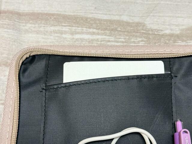 カードポケットには名刺を収納