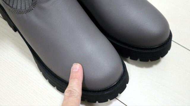 【ワークマン レディースウォームリブソックスブーツ】甲周りは光沢のある合皮素材で、革靴のような高級感があります♪