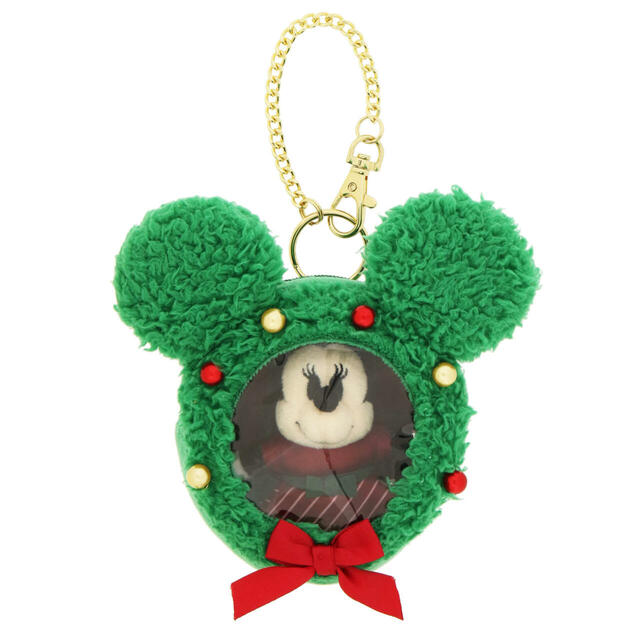 ポーチ 1,600円、ぬいぐるみチャーム 1,200円｜東京ディズニーリゾート「ディズニー・クリスマス」スペシャルグッズ｜「Dazzling Christmas in New York！」のグッズ｜販売店舗：東京ディズニーシー「ガッレリーア・ディズニー」｜発売日：2024年11月8日（金）
