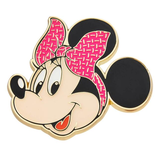 ピンズ|1,100円|PLAZA「Hang Out with Disney Pals」ディズニーオリジナルグッズ