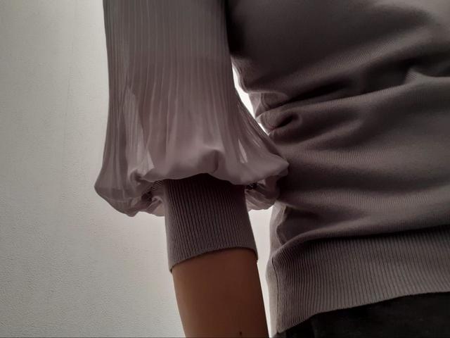 【GUのプリーツスリーブセーター】袖のプリーツが春らしい