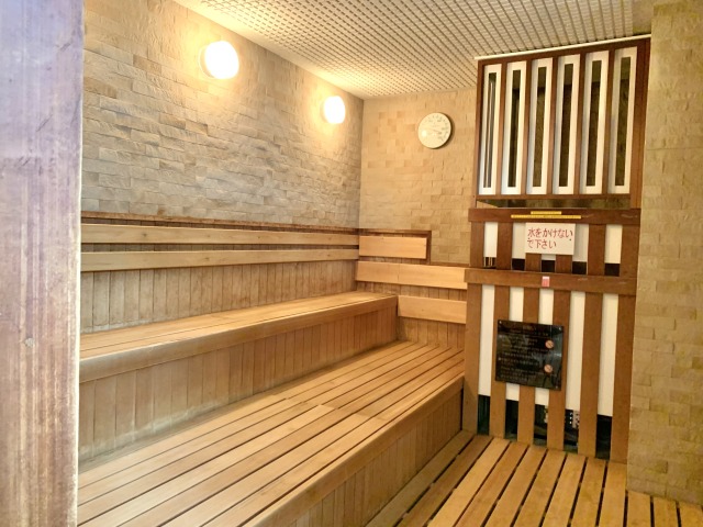 サウナも広々！