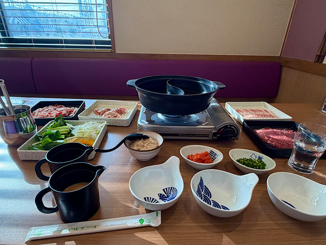 【夢庵 牛・豚コース】まずは基本セットのお肉&お野菜を食べていきましょう