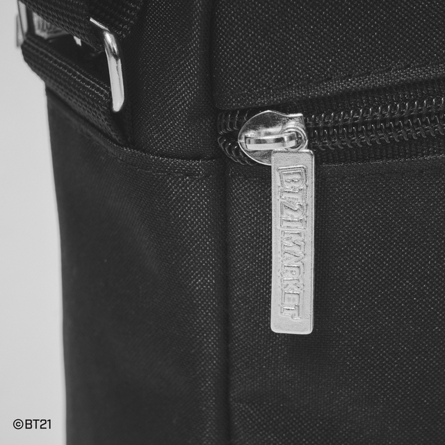 【BT21ショルダーバッグ】細部にもBT21 MARKETのロゴ
