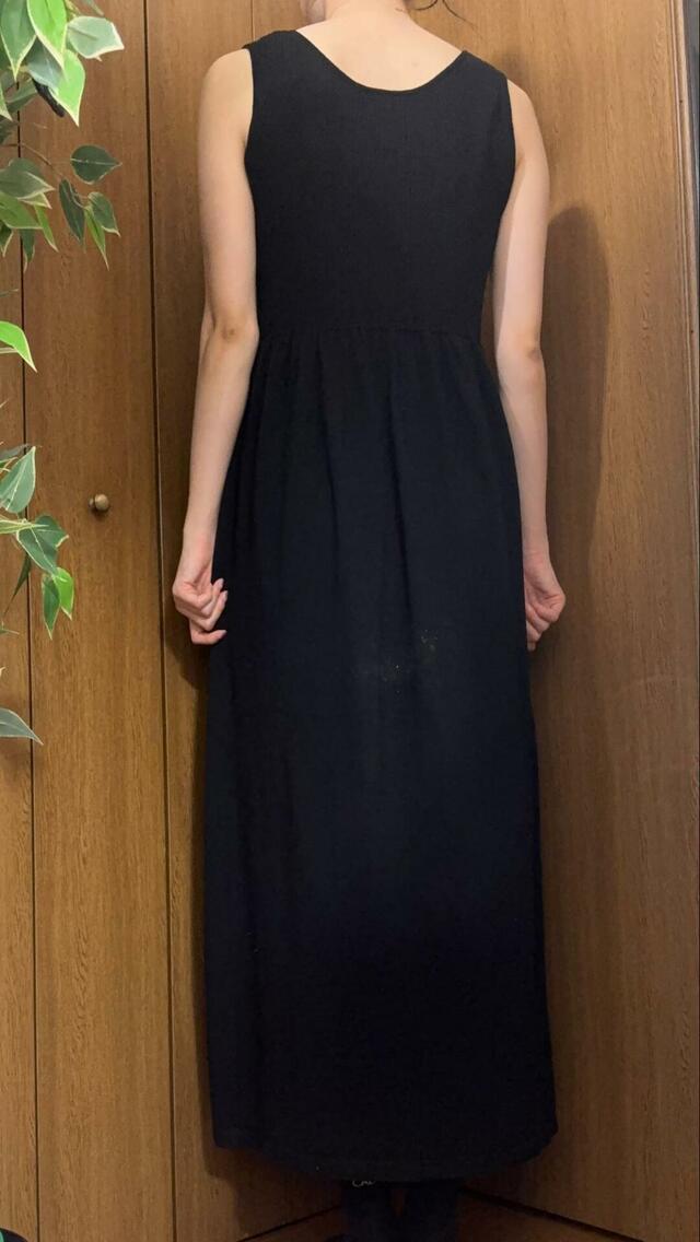 【coca(コカ) Vネックニットドレス】大人っぽいロング丈が特徴的です♪