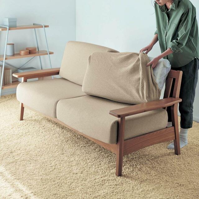 【ベルメゾン　ぴったりフィットする綿混撥水の伸びるソファーカバー(分割タイプ)｜￥5,500～18,150 （税込）】分割タイプで装着もラクラク！