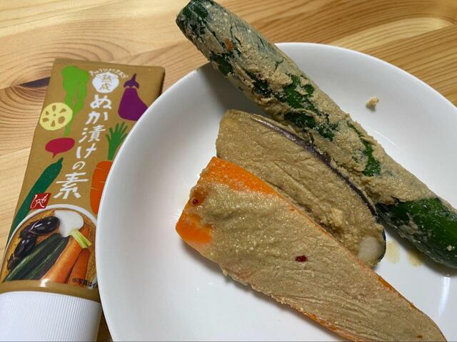 【カルディ 熟成ぬか漬けの素 170g】きゅうりとなすは見た目に変化が。にんじんの見た目はあまり変わっていません。