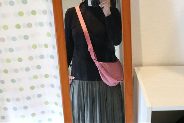 【UNIQLO ラウンドミニショルダーバッグ】バッグなのに装着感を感じない軽さ