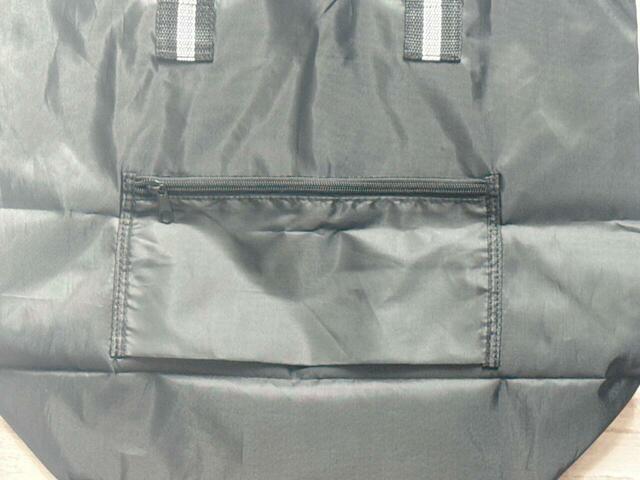 背面ポケットが多機能で便利！