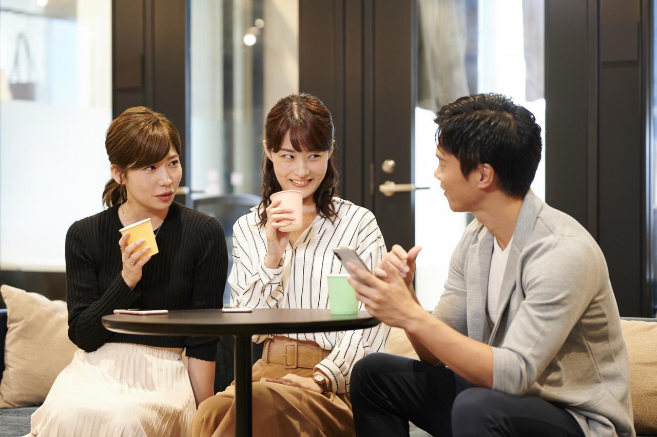 社内恋愛ok な男性に聞いた 職場で好意を持つのはこんな女性 4 会社でそんな話を 1 2 Mimot ミモット