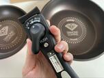 【アイリスオーヤマ　ダイヤモンドコートパン 3点セット】ダイヤルを回してフライパンに取りつけます