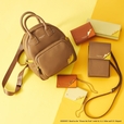 【Samantha Thavasa Petit Choice】リュック ￥24,200、スマホショルダー ￥19,800、長財布 ￥25,300、ミニ財布 ￥22,000、二つ折りパスケース ￥14,850