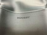 ポケットには、「MOUSSY」のブランドロゴの型押し付き！
