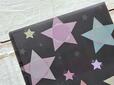 裏面はブラック×カラフルな星柄