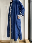【無印良品 洗いざらし デニム長袖シャツワンピース】ボタンを開けて羽織としても使えます。洗濯OKなのもうれしいポイント!