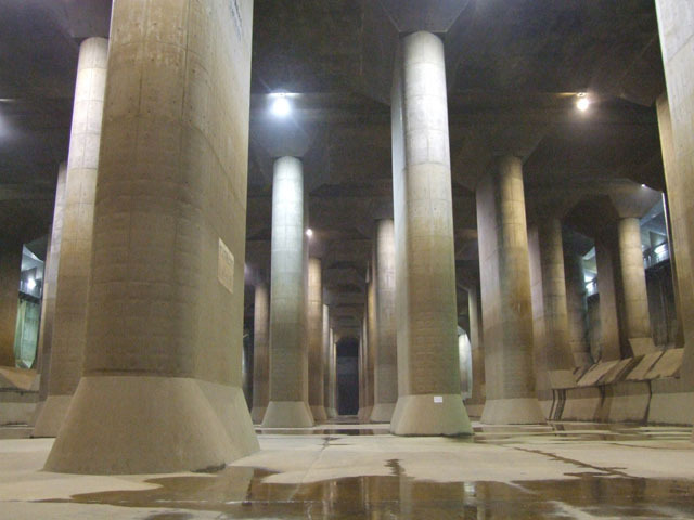 荘厳で美しい! 街を守る“地下神殿”