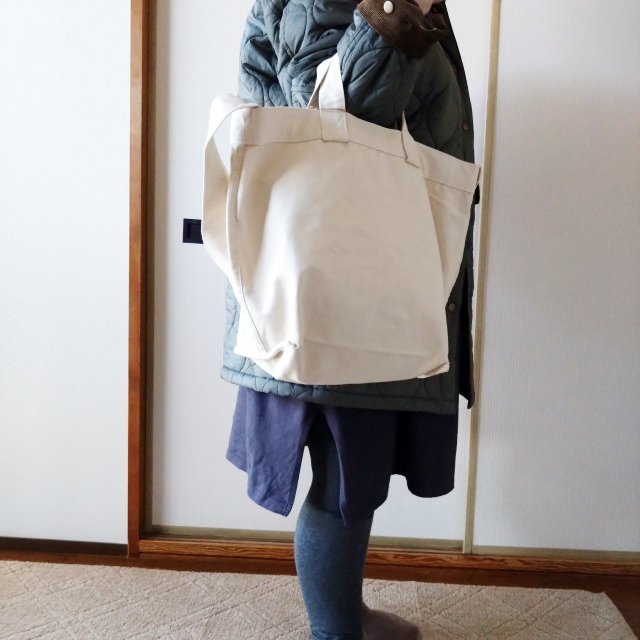 【無印良品　帆布2WAYトートバッグ】持ち手が長短2本あり、シーンに合わせて持ち方を変えられます◎