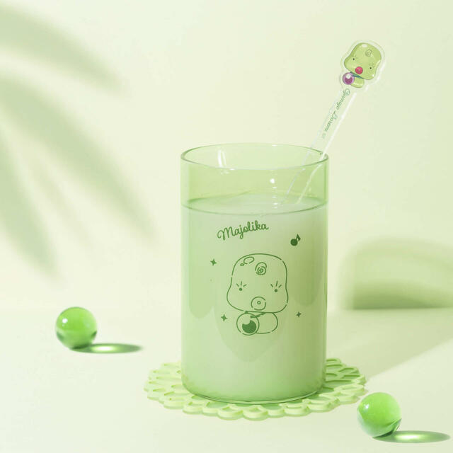 カラーストレートグラス 2,200円、アクリルマドラー 770円