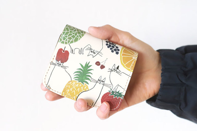 小さい財布「猫と果実」