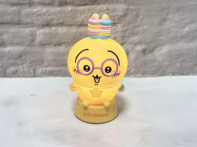 スイッチをオン！うさぎはフィギュア自体がイエローカラーなので、より温かみを感じるライトの色