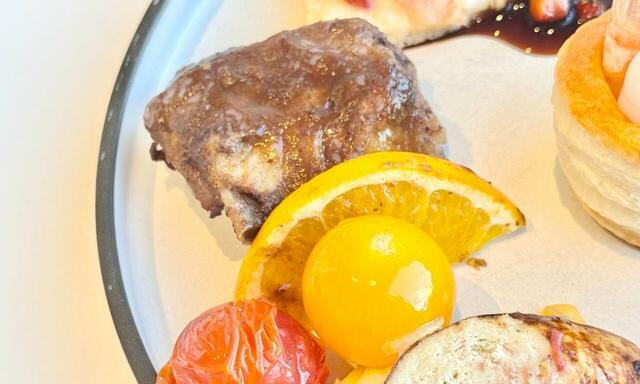 【レストラン グランサンク　ポークスペアリブ】オレンジとバルサミコの風味