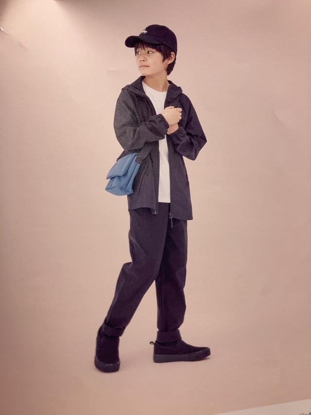 【ワークマン メッセンジャーバッグKids】子ども向けに軽さと使いやすさを重視。サコッシュより少し大きめで、ゲーム機や文房具、スマホなども収納可能です