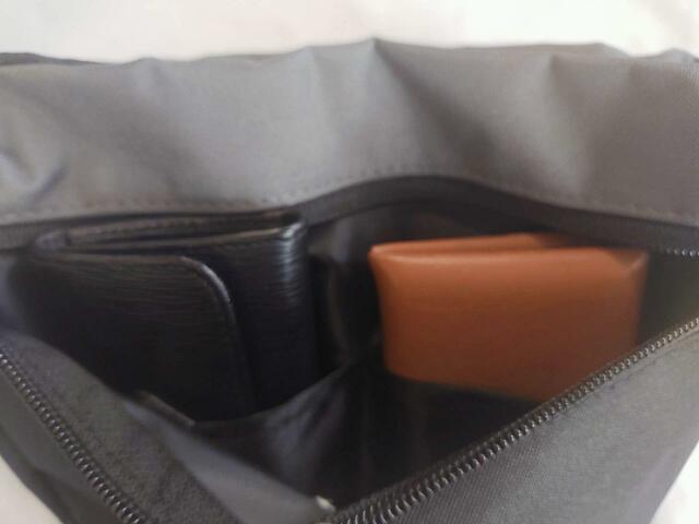 カードケース、キーケースが入る