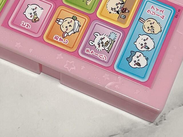 【ちいかわもぐもぐスタンプセット】ケースの縁にはさりげない星柄があしらわれています