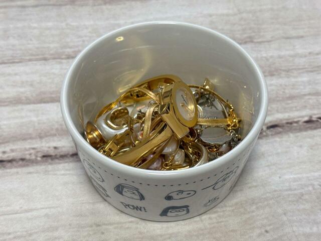 【cookpad plus 2025年冬号 スヌーピー 磁器のボウル皿セット】小物入れとして使ってもOK!アクセサリーを入れてみました