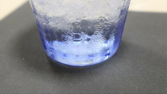 【ニトリ 珪藻土入りやわらかバスマット】グラス表面の結露も即時に吸収！