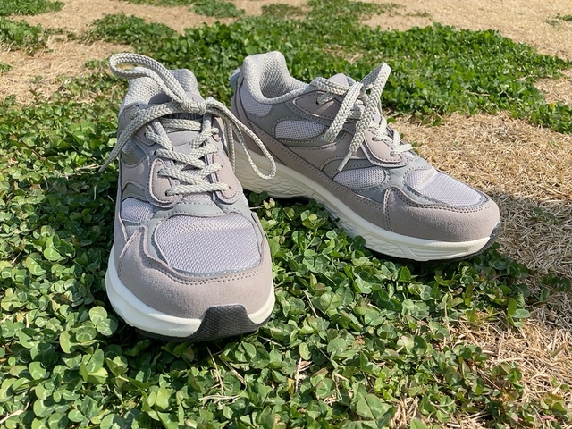 【ワークマン ハイバウンスバラストウォーク】ファントムグレーはさまざまな種類のグレーが組み合わされていて、立体感のあるデザインです