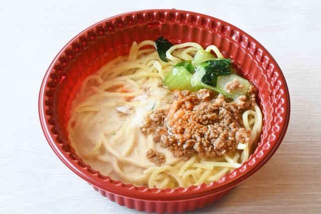 【ニチレイ「本当に旨い担々麺」】冷凍の状態