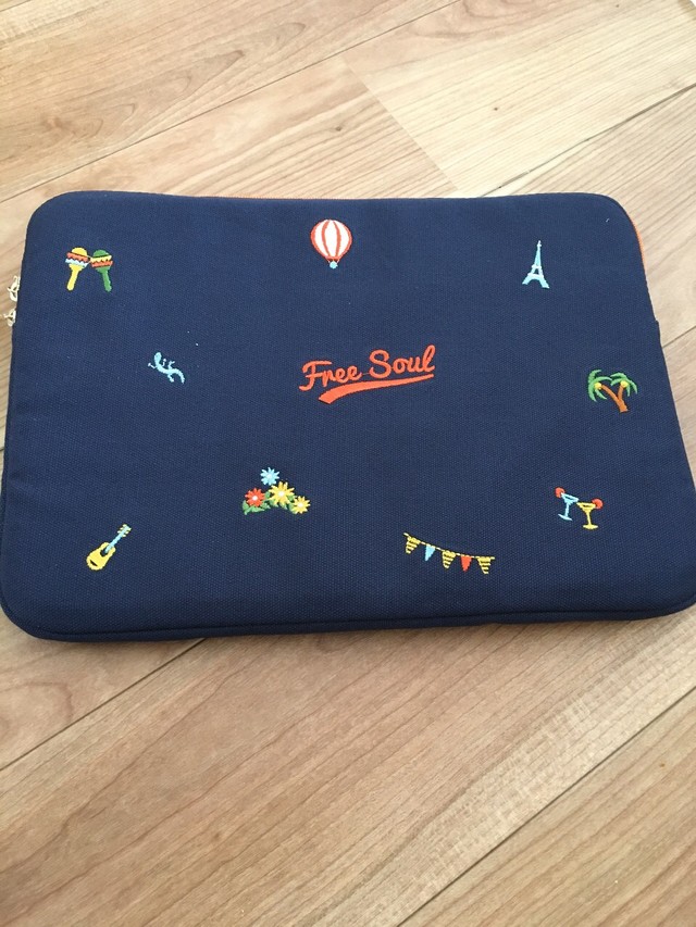 【IVORY】ネイビーにさりげない刺繍が可愛い