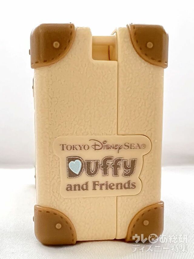 「 ダッフィー&フレンズのフロム・オール・オブ・アス 」カラフルチョコレート、ミニスナックケース付きスーベニア