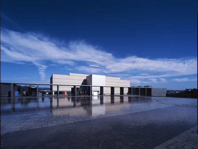 豊田市美術館外観