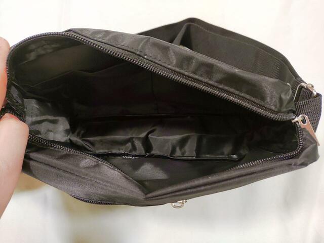 【Calvin Klein(カルバン・クライン)ショルダーバッグ】マチがあるので、たっぷり入りそう